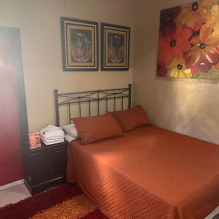 Brownstone Guesthouses Nassau Ngoại thất bức ảnh