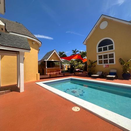 Brownstone Guesthouses Nassau Ngoại thất bức ảnh