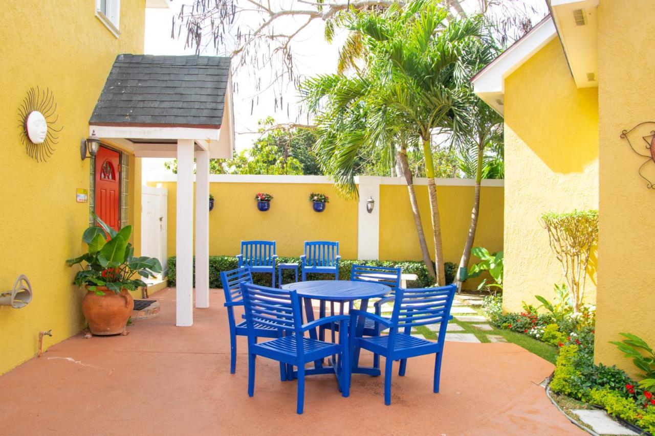 Brownstone Guesthouses Nassau Ngoại thất bức ảnh