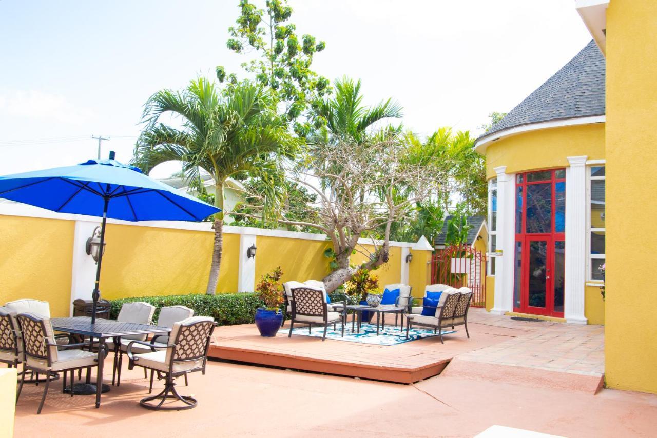 Brownstone Guesthouses Nassau Ngoại thất bức ảnh
