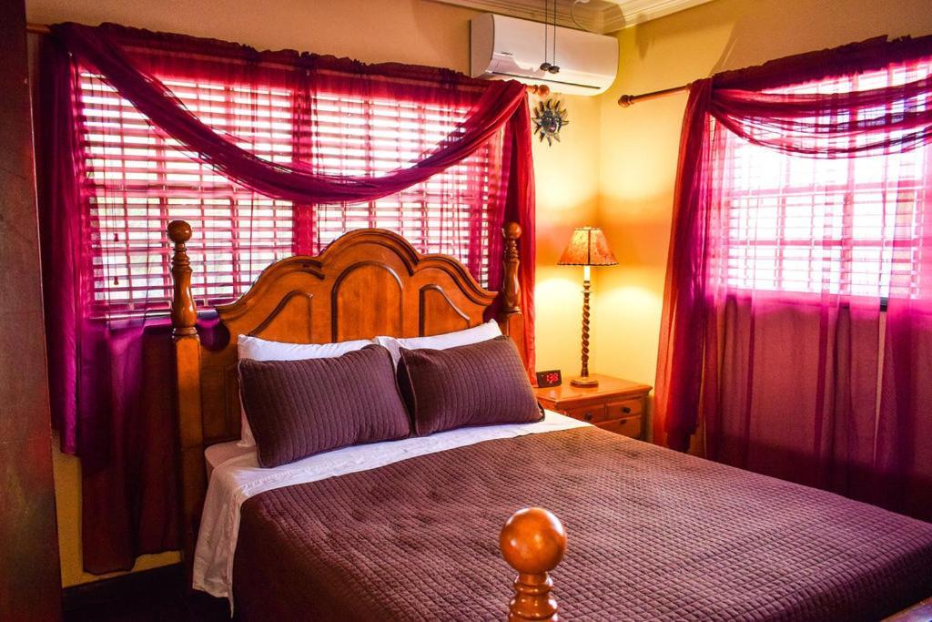 Brownstone Guesthouses Nassau Ngoại thất bức ảnh