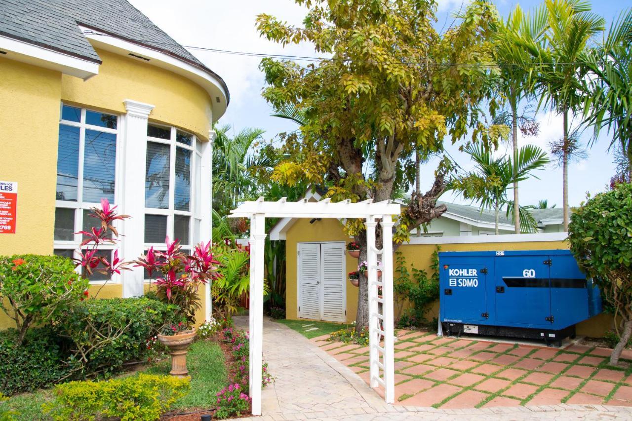 Brownstone Guesthouses Nassau Ngoại thất bức ảnh