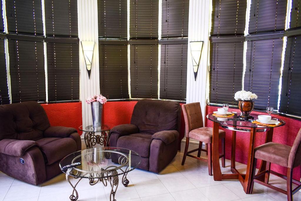 Brownstone Guesthouses Nassau Ngoại thất bức ảnh