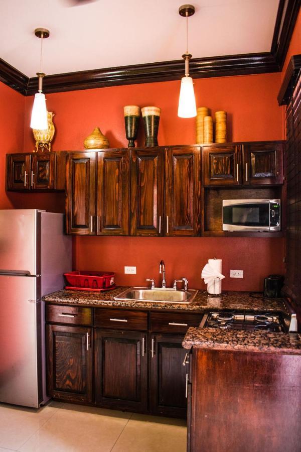 Brownstone Guesthouses Nassau Ngoại thất bức ảnh