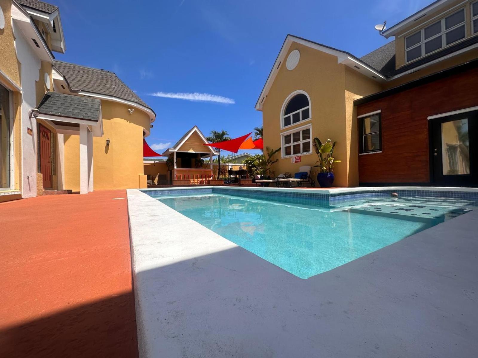 Brownstone Guesthouses Nassau Ngoại thất bức ảnh
