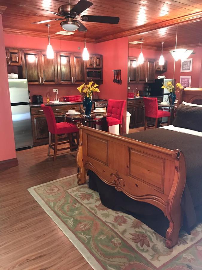 Brownstone Guesthouses Nassau Ngoại thất bức ảnh